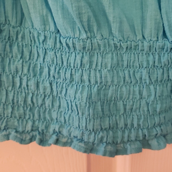 Bohemian or peasant style top. - Picture 6 of 7